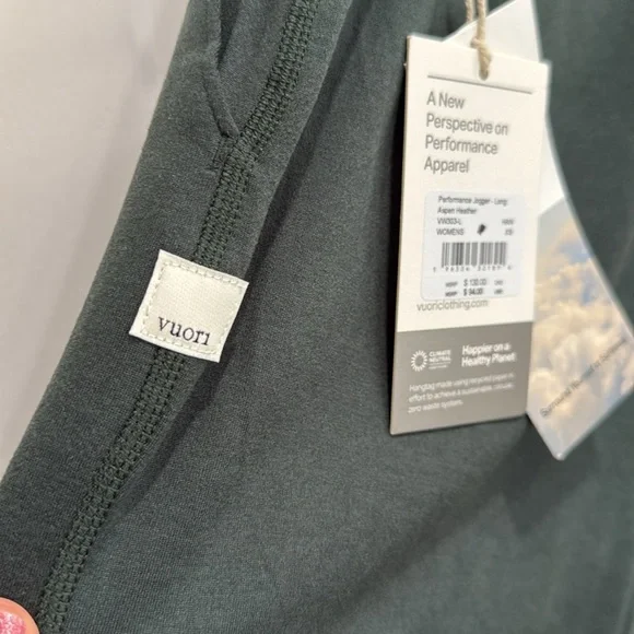 NWT. Vuori women’s joggers. Xs. Aspen Heather color (hunter green) - Picture 6 of 6